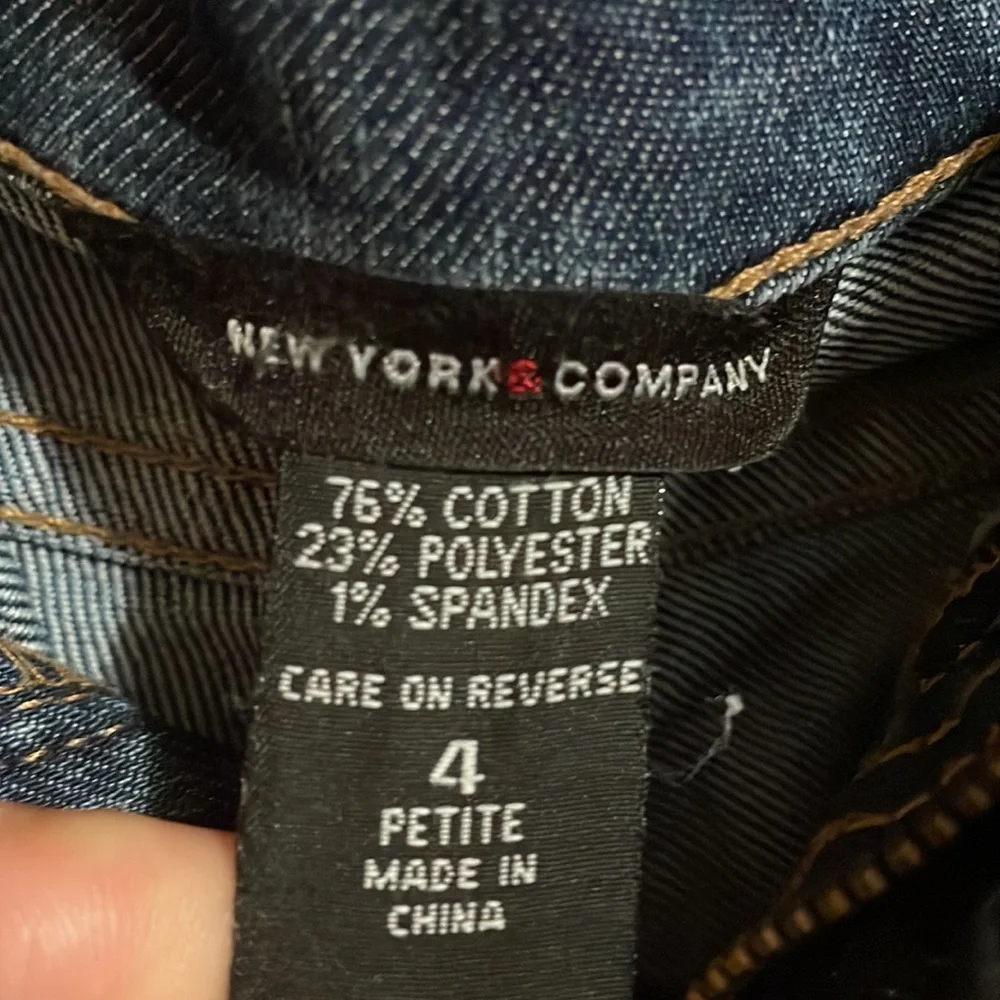 •NEW YORK & COMPANY•DENIM FADED KNEES MID-RISE JEANS SIZE 4 PETITE <EUC> - Picture 7 of 7